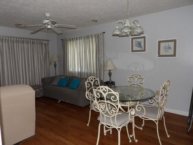4266 Pinehurst Cir