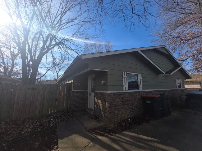 Building Photo - 1909 Cypress Pl Unit A