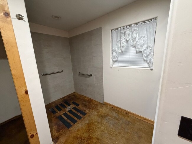 Photo - 418 F St SE Unit 418 1/2 F SE