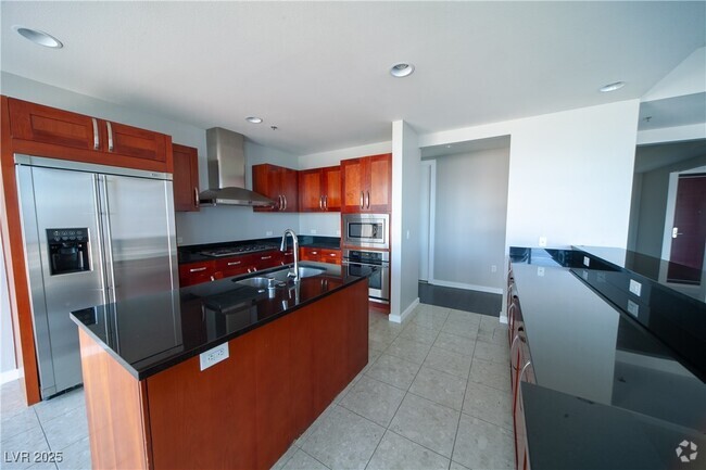 Building Photo - 4525 Dean Martin Dr Unit 2006 Rental