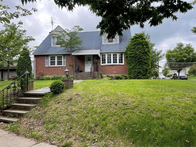 Building Photo - 28 Lynton Rd Unit 1 Rental