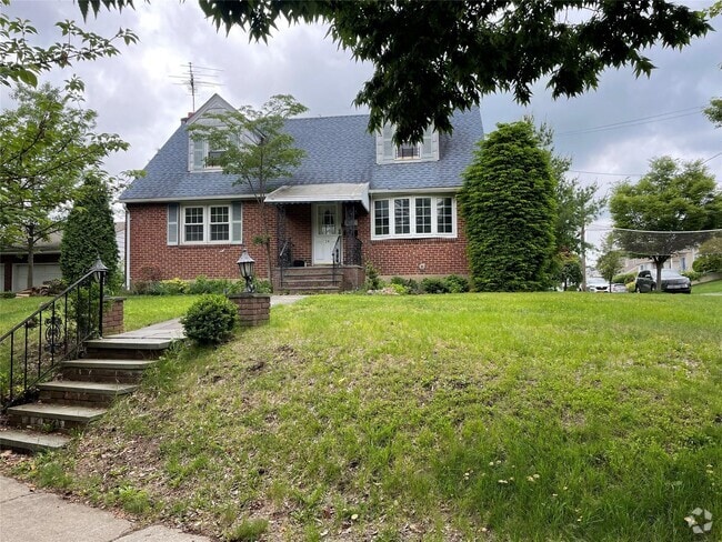 Building Photo - 28 Lynton Rd Unit 1 Rental