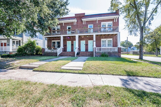 Building Photo - 2601 2nd Ave Unit 1