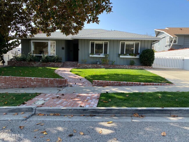 Photo - 369 Sierra Dr House