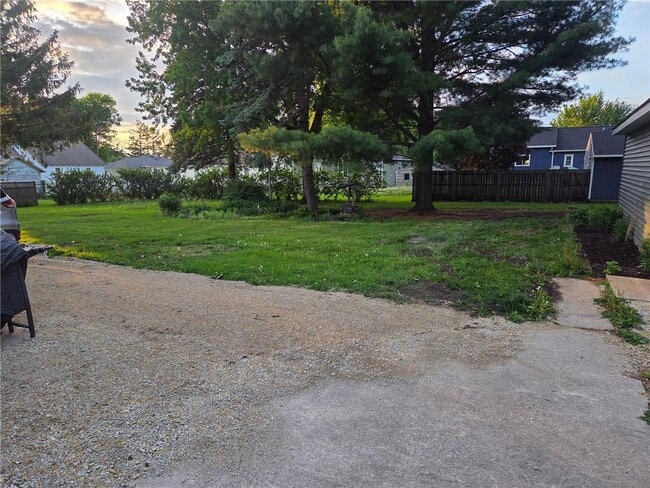 Photo - 303 Main St E