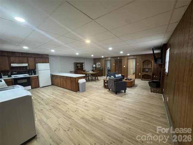 Building Photo - 319 Connelly Springs Rd Unit A