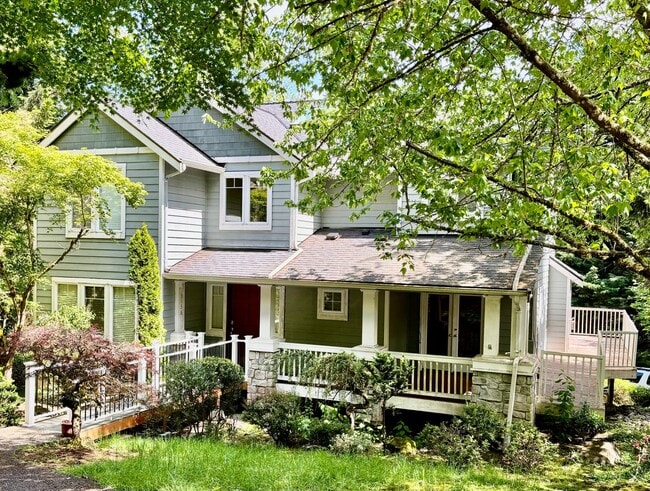 Building Photo - 4 Bed / 2.5 Bath Bellevue/Lake Sammamish s... Rental