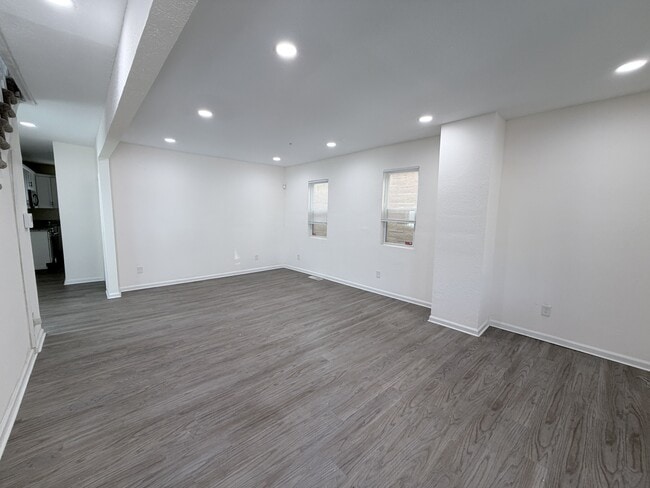 Photo - 907 Rugby St