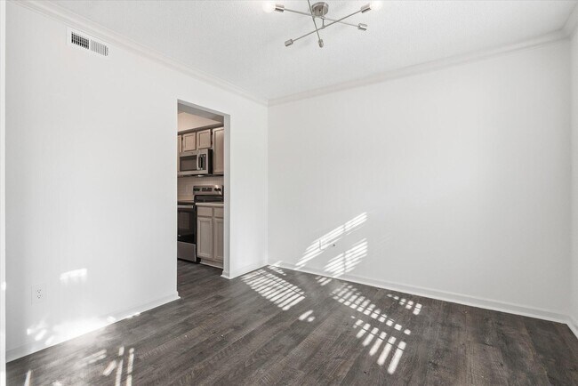 Photo - 417 N Village Cir