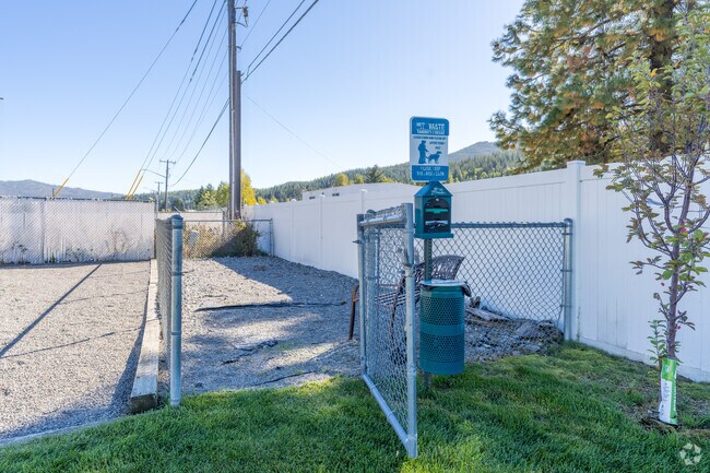Dog Park - Silver Leaf Apartments