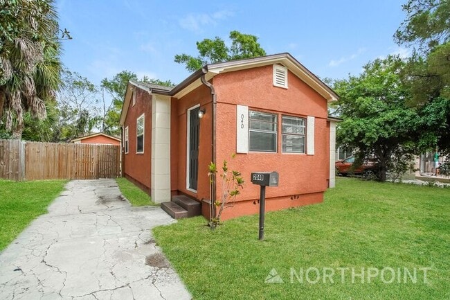 Photo - 2040 Union St S