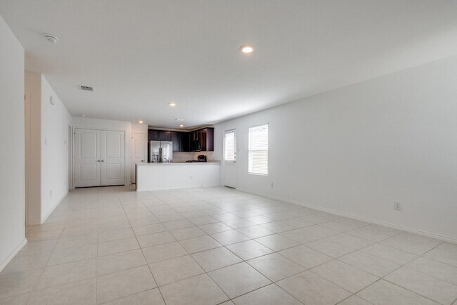 7516 Larson Ln