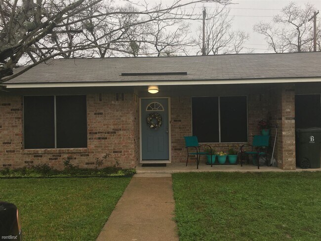 2 br, 1 bath Duplex - 1813 Wilde Oak Cir W...