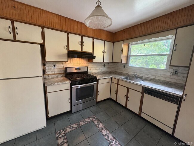 57 Wedgewood Dr