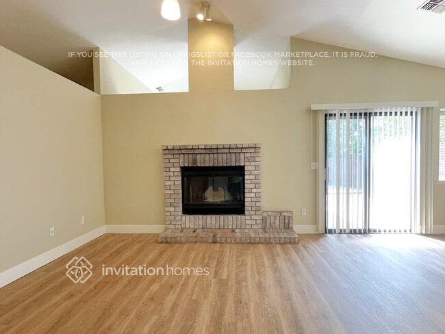Photo - 3462 Lowther Way