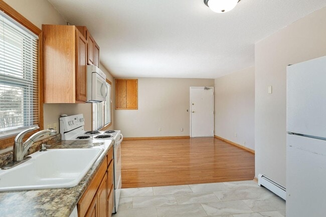 Photo - Updated 2 Bedroom with Hardwood Floors! Unit 3