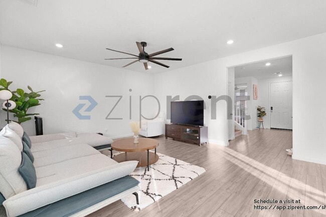 Photo - 202 Martos Ct