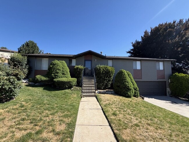 Photo - Spacious 4 Bed, 2 Bath Home with Fenced Yard