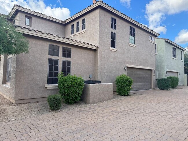 Photo - Gated Phoenix Gem with Community Pool and Spacious Kitchen