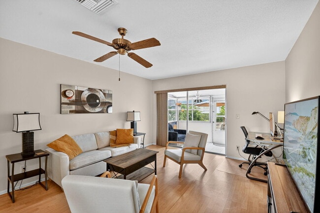 Building Photo - 2673 Barkley Dr E Unit B