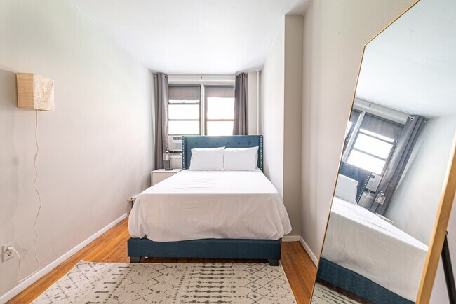 Photo - 319 W 56th St Unidad ID1323959P