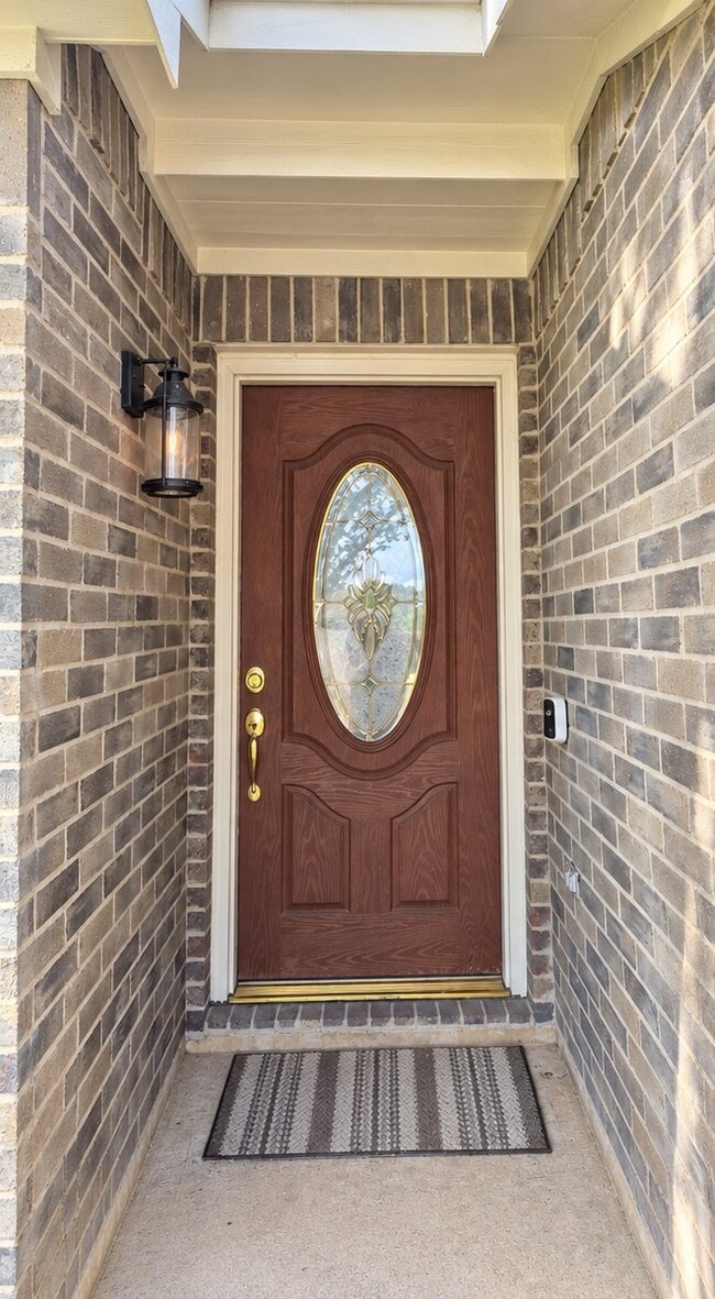 Photo - 9843 Revelstoke Dr