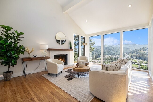 Photo - BREATHTAKING VIEWS!