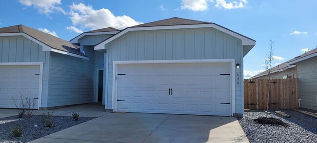 Building Photo - Lovely 3/2 in Seguin HWY 123