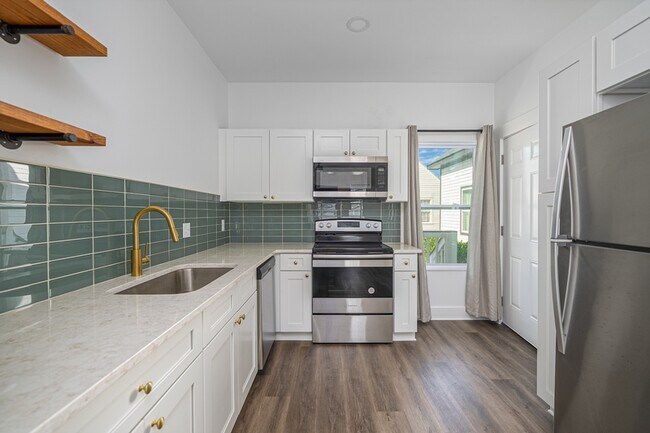 Building Photo - 637 E Anderson St