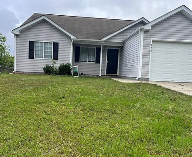 Building Photo - 2467 Stratford Lake Rd