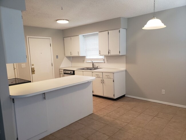 Photo - 1333 Meadowbrook Cir