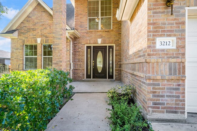 Building Photo - 3212 Glastonbury Dr