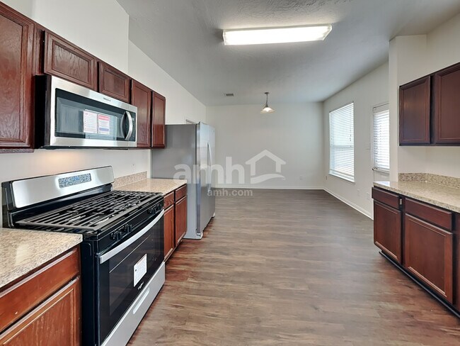 Photo - 3903 Hawthorne Glen Ct