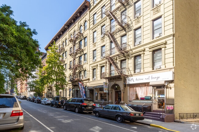 Photo - 235 E 25th St