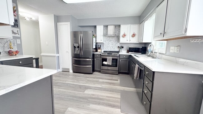 Photo - 2106 Perry Dr