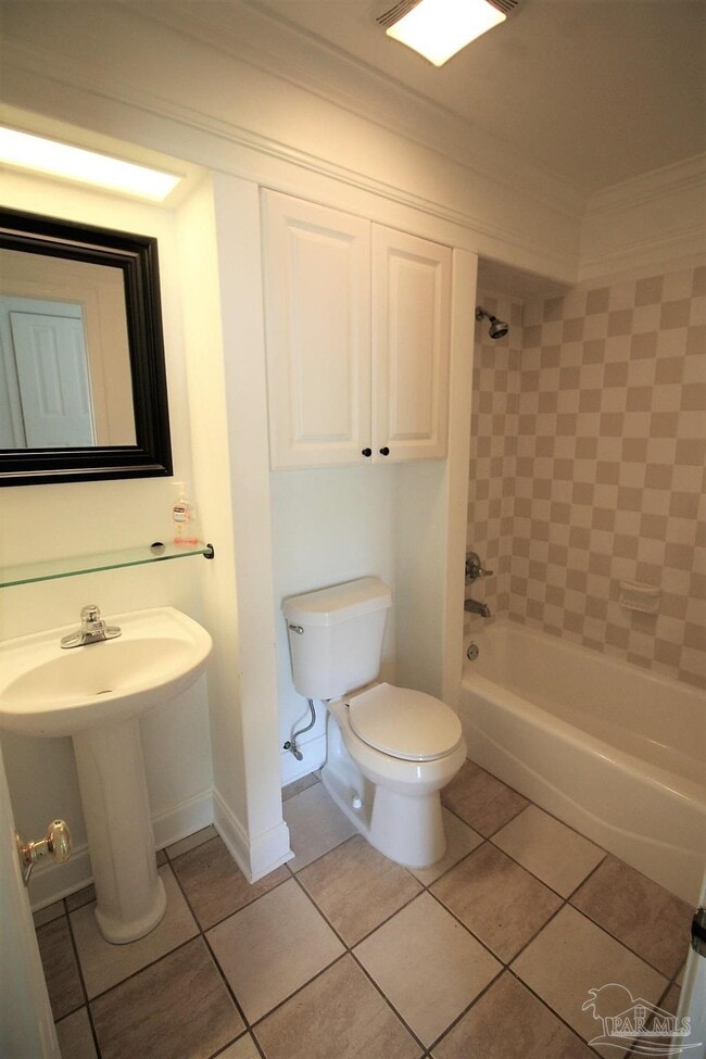 4947 Yacht Harbor Dr