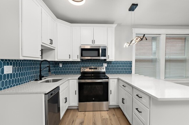 Building Photo - 4333 Forest Park Ave Rental