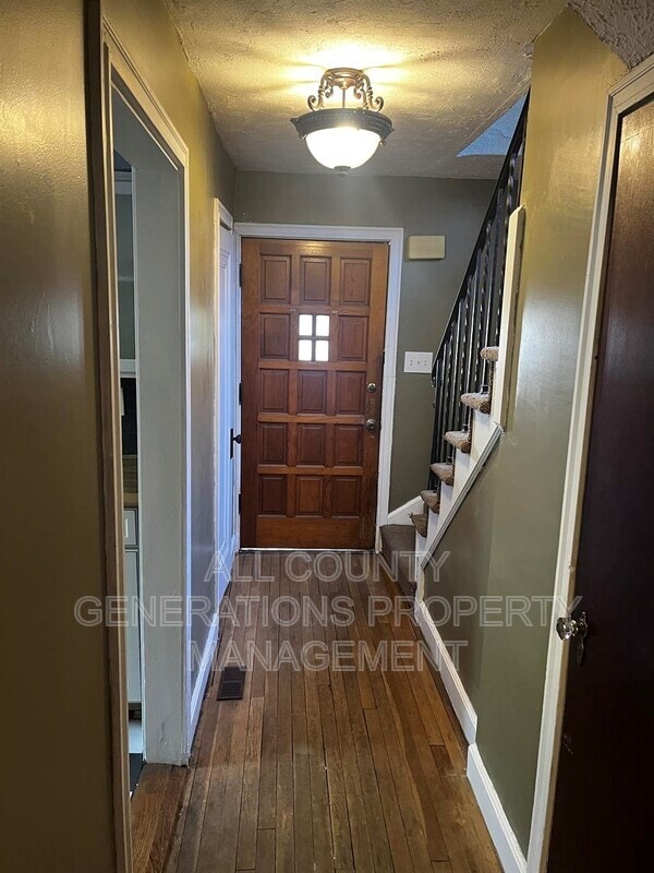 Photo - 572 Sunset View Dr