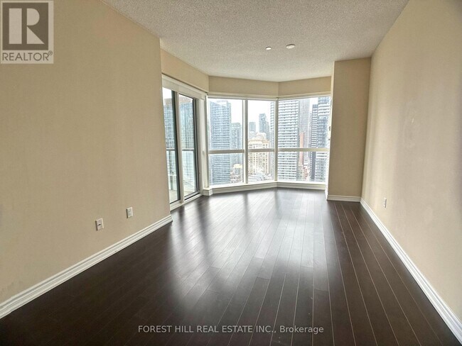 Photo - 386 Yonge St Unit 3416