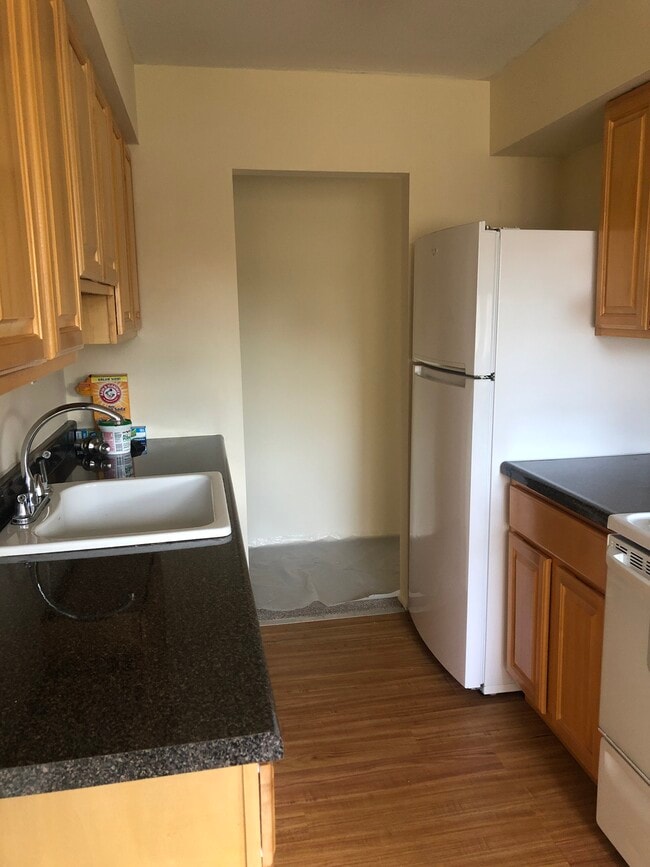 Building Photo - 3 Windsor Ter Unit E Rental