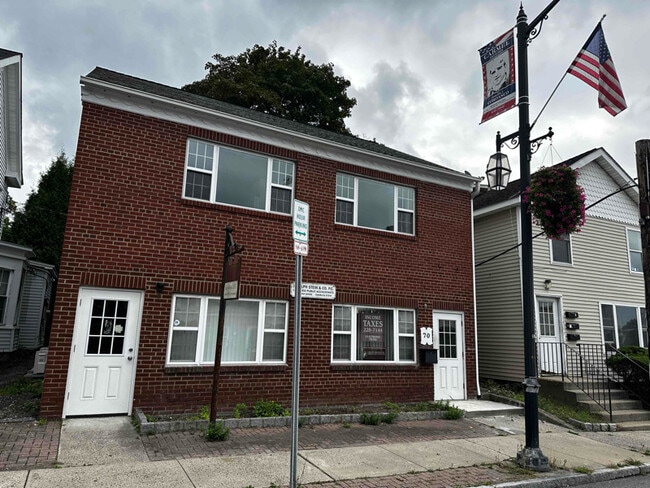 Building Photo - 70 Gleneida Ave Rental