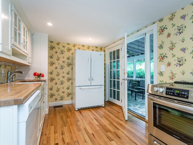 Photo - 61 Curtiss Rd