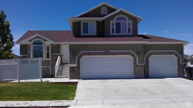Building Photo - 806 Saint Andrews Dr Rental