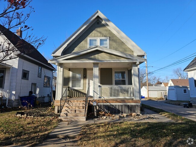 Building Photo - Super cute SE 2 bedroom 1 bath with many u... Rental