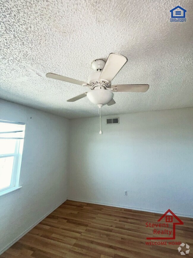 Building Photo - 2111 NW Lindy Ave Rental