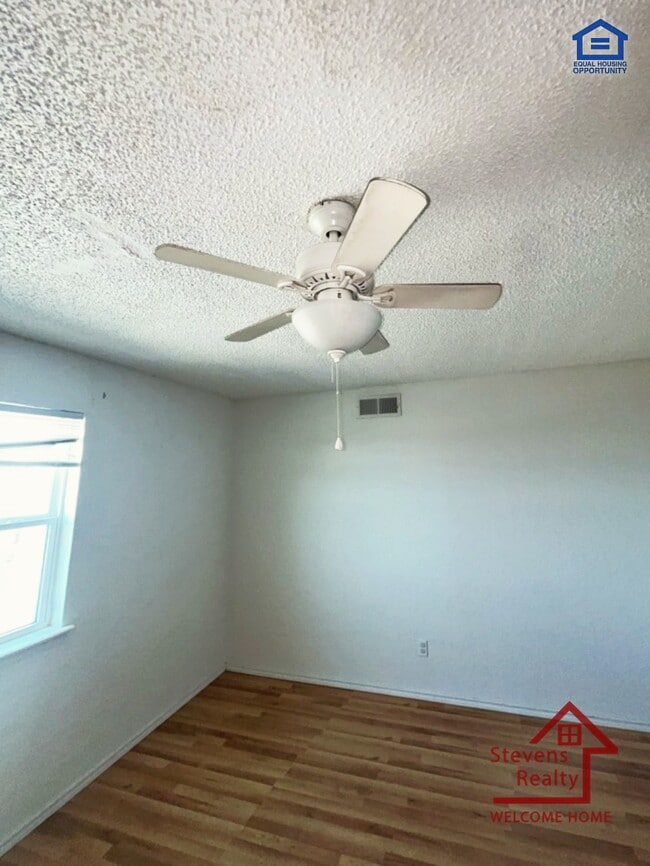 Photo - 2111 NW Lindy Ave