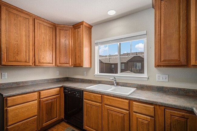 Photo - Spacious 3 bedroom in the heart of Castle Rock!