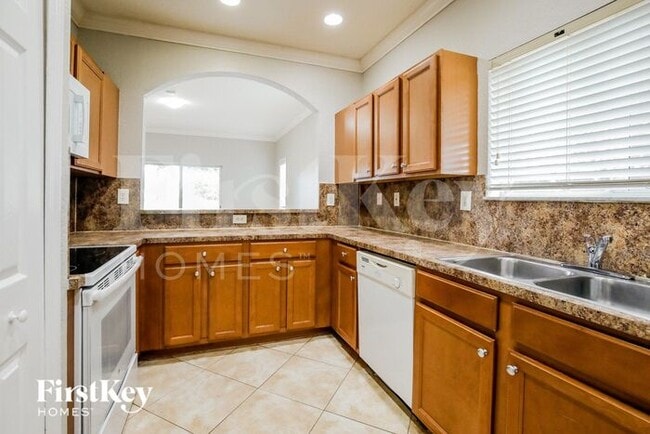 Photo - 665 SE 31st Ave