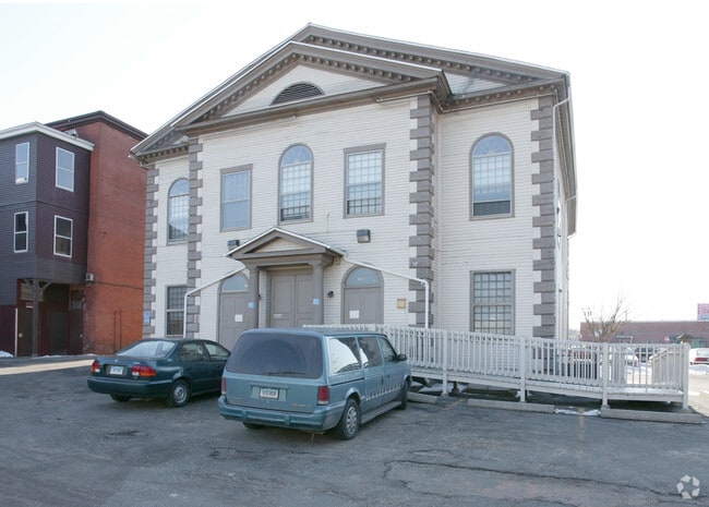 Photo - Middletown at Main