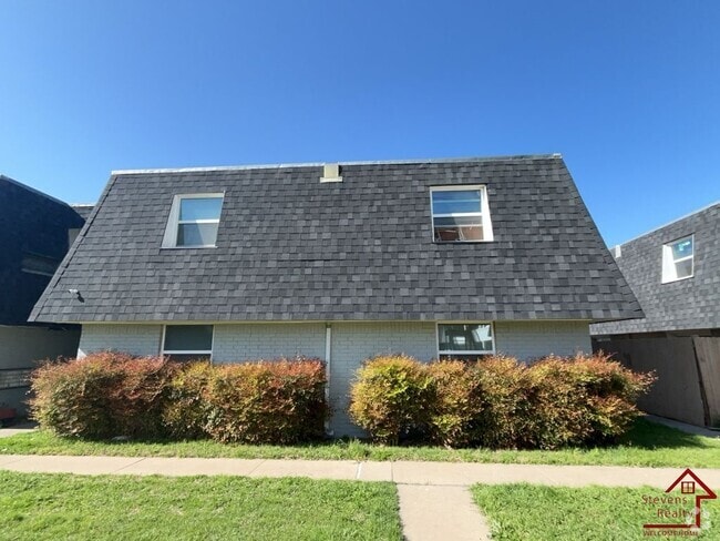 Building Photo - 2111 NW Lindy Ave Unit H8 Rental